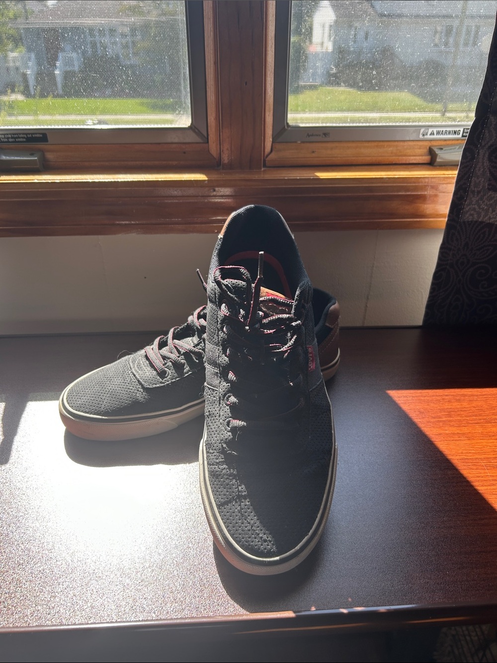 Levi’s Vans Black Low-Top Lace-Up Sneakers with Brown Trim